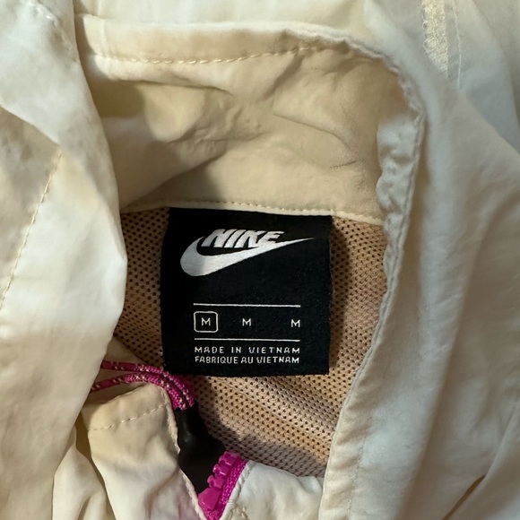 Nike Revolution 1/2 zip jacket that turns to a belt bag/ crossbody bag - Picture 5 of 8